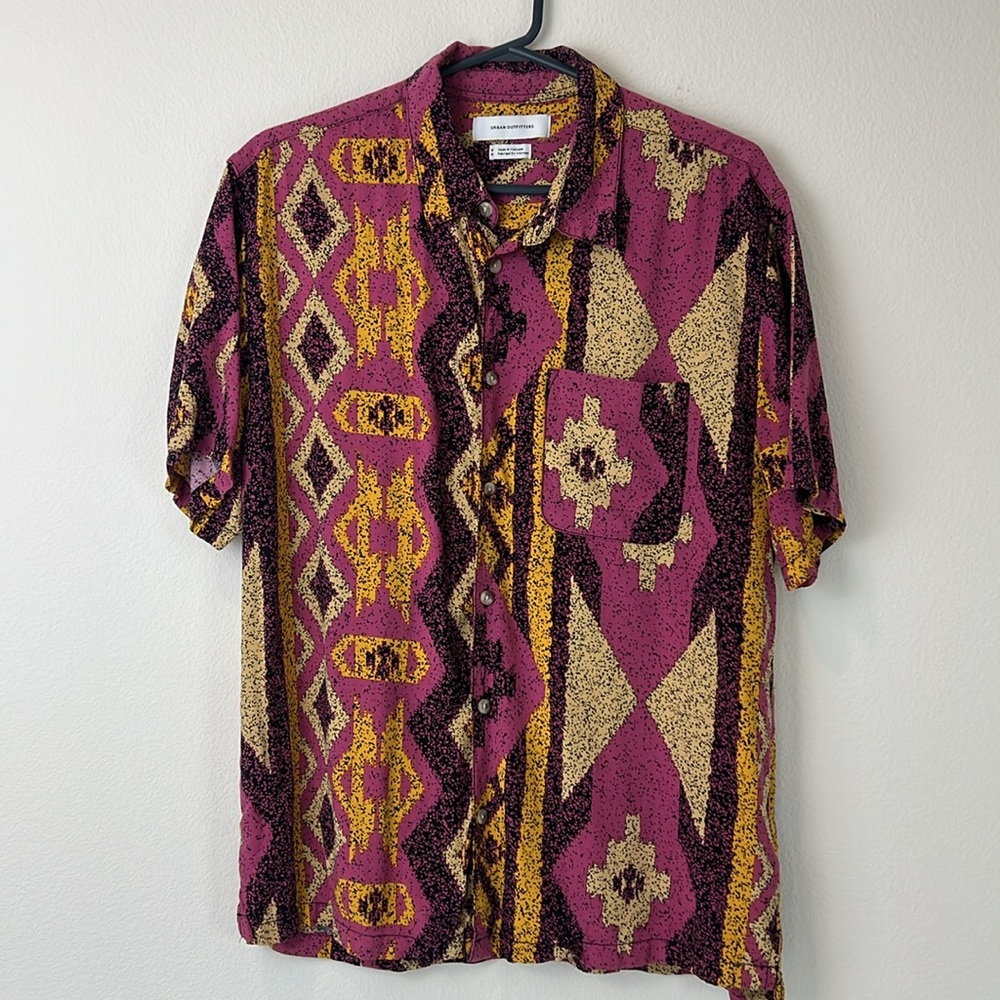 UO Urban Outfitters Diamond Stripe Short-Sleeve Rayon Shirt - Picture 2 of 13